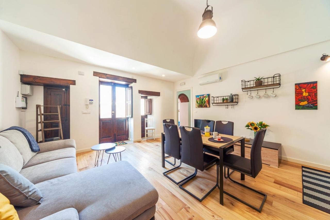 Vakalu-Piazza Duomo Charming Apartment Szirakúza Kültér fotó